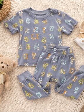 Old Navy Kids Number Print Pajama Set Size 5T Short Sleeve Gray